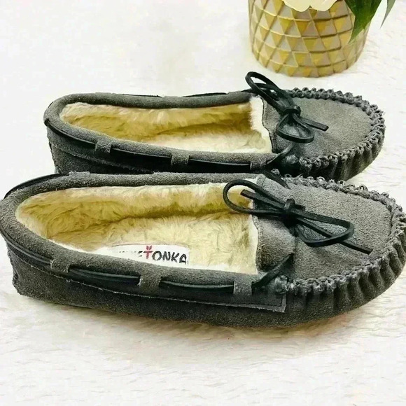Minnetonka Cally Gray Suede Leather Sherpa Moccasin Slippers Size 6 - Picture 3 of 10